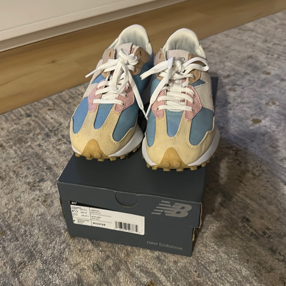 New Balance 327